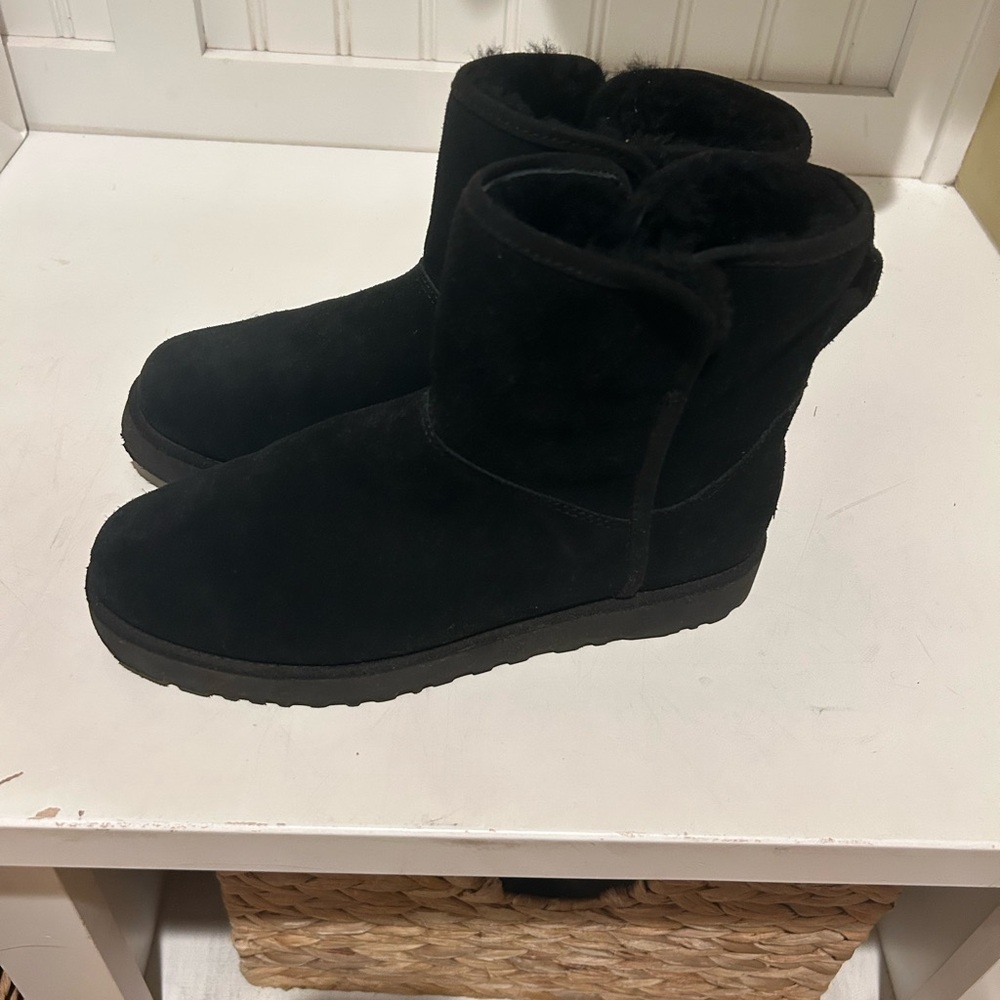 Ugg boots black size 5